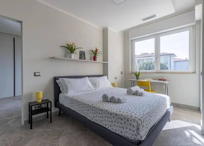 Lejlighed Guesthost - Elegant Seaside With Pool And Parking