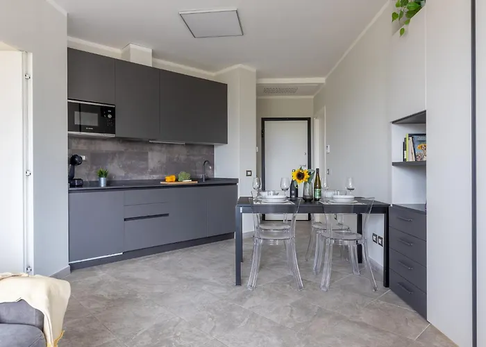 Guesthost - Elegant Seaside With Pool And Parking Lejlighed *