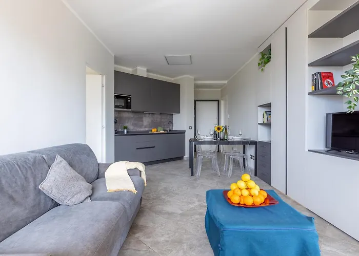 Guesthost - Elegant Seaside With Pool And Parking *